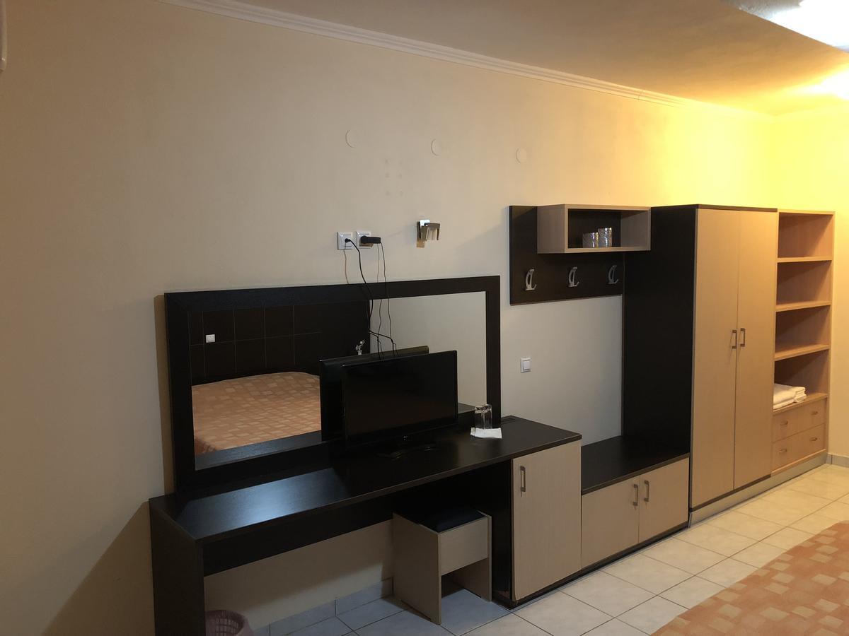 Sozos Inn Hotel Воніца Екстер'єр фото